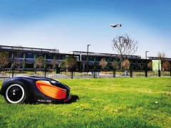 南京江北新區研發首個“零碳放”草坪機器人 自動除草效率提高50%以上