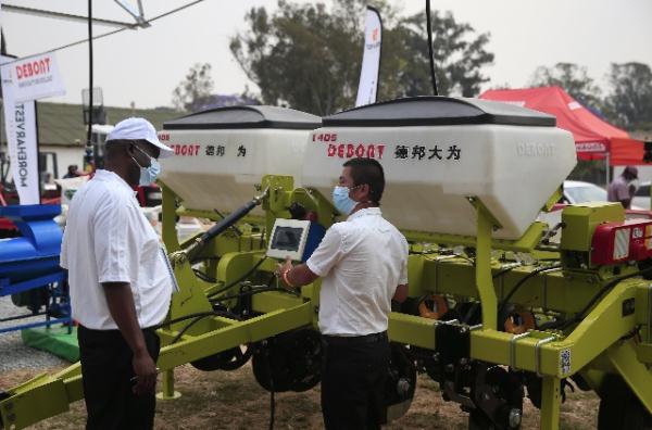 “中國農(nóng)技”“中國農(nóng)機(jī)”“中國農(nóng)場(chǎng)”助力非洲農(nóng)業(yè)發(fā)展