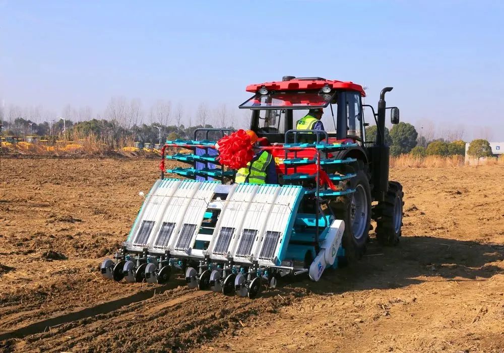 新型農(nóng)機(jī)裝備 “硬核”護(hù)航糧食安全